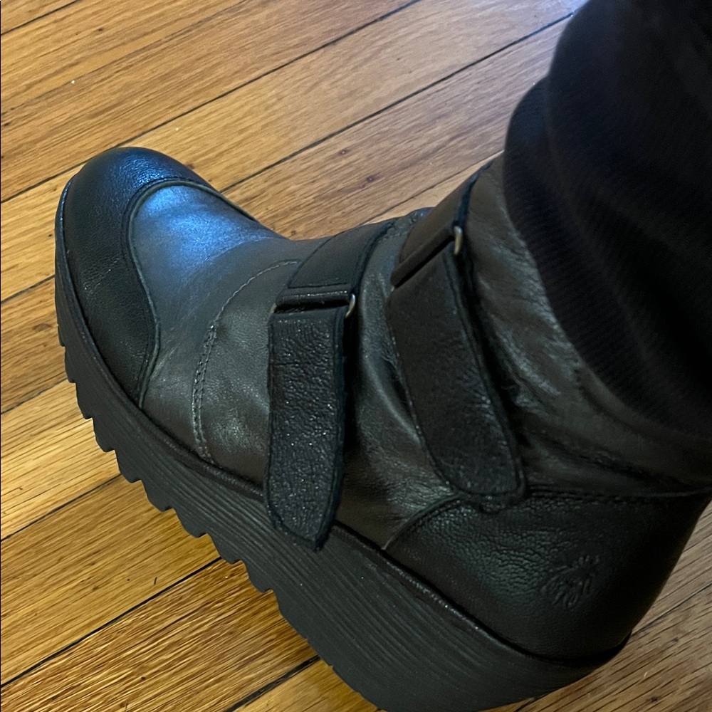 Fly LondonWomen’s Black Leather Strap Ankle Sneakers